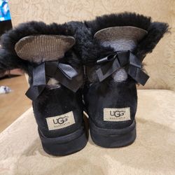 Women's Ugg Boots. Black Fur Lined. Comfy. Size 8