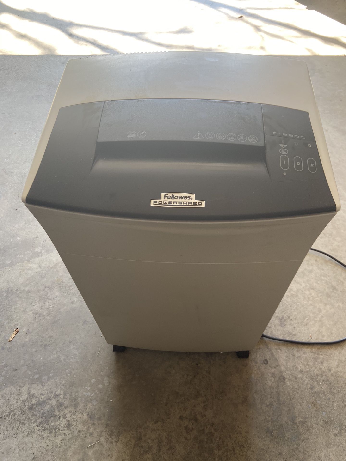 FELLOWES POWERSHRED C-220 PAPER SHREDDER @ (224836)