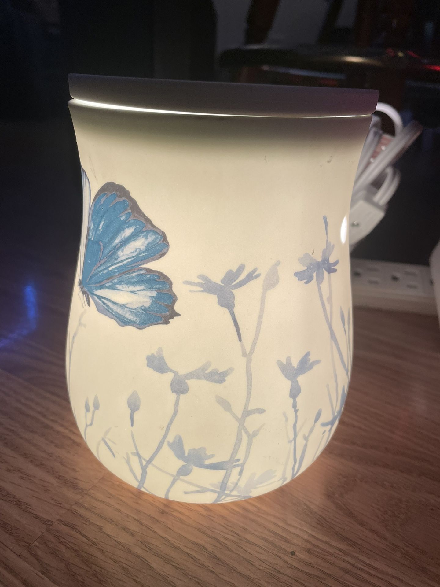 Scentsy Free To Fly Blue Butterfly Warmer Beautiful!