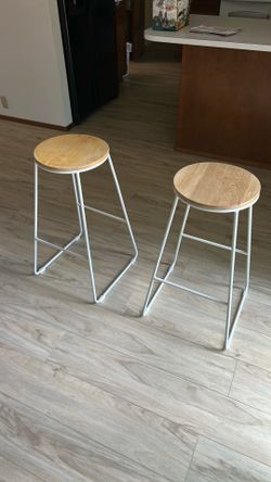 2 barstools