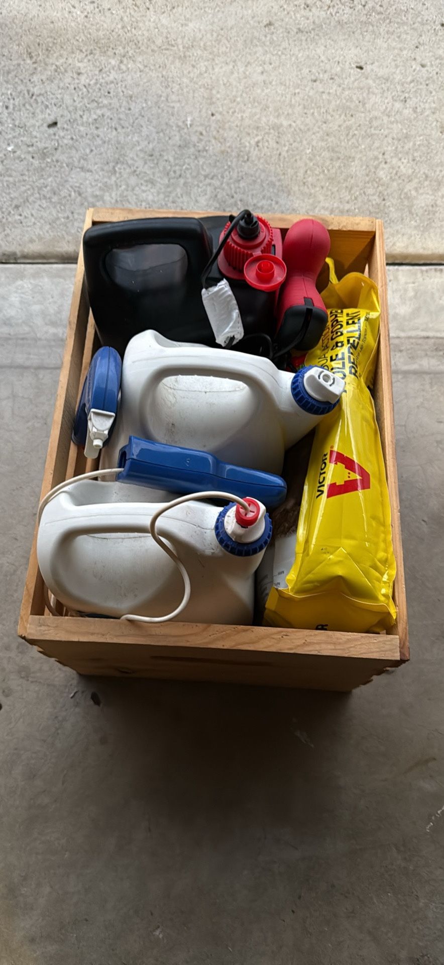 3 Roundup Weed Containers & Mole / Gopher Repellent