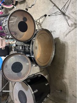 Vintage Maxwin drum set 4 piece (not free)