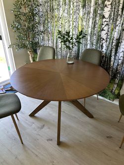 Round Wood Dining Table