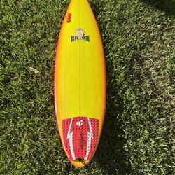 Surfboard - Shortboard IWS Blue Earth 27L (fins & leash)