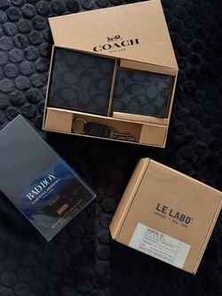 Coach Men's Wallet & Keychain Gift Set