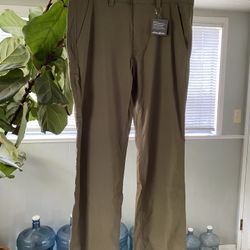 New With Tags! Eddie Bauer Men’s Classic Straight Leg Pants Size 34X34 Color Green
