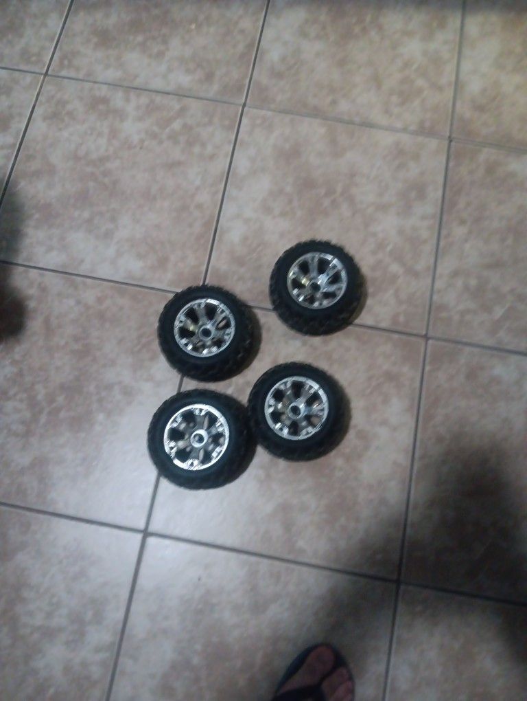 Traxxas Revo 3.3 Tires