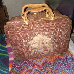 Vintage Style Picnic Basket 