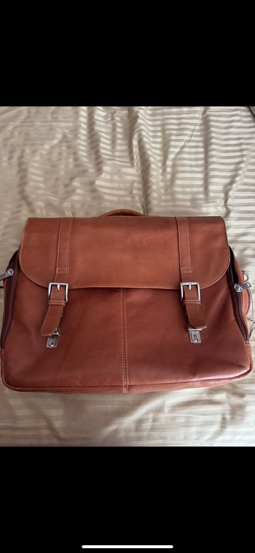 Wilson’s Leather Messenger Bag w Business Card Wallet