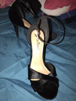 Black heels size 6.5