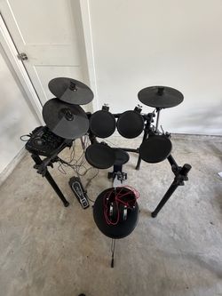 Simmons SD7PK electronic drum set including chair and practice headphones.
