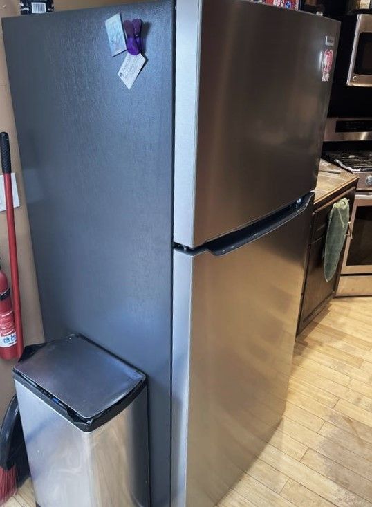 18cuft Amana Fridge - Stainless