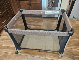 Eddie Bauer pack and play portable crib