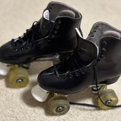 Sure Grip Fame Roller Skates (Black Leatherette, Size 6/7)