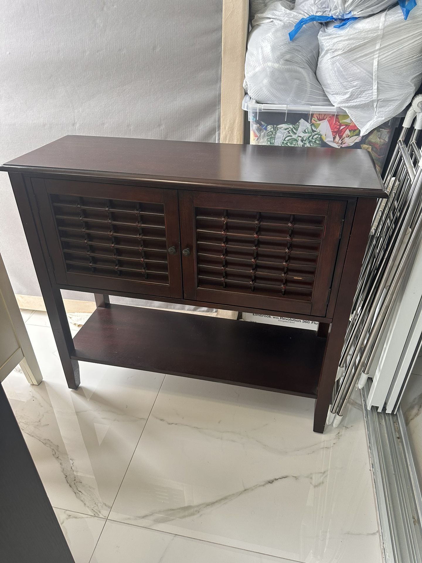 Entrance table