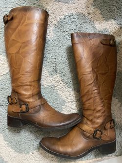 Womens Cognac brown boots!