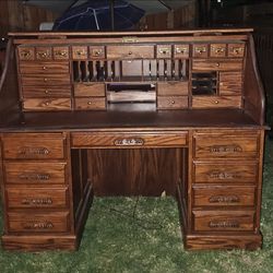 Antique Oak Roll Top Desk Wood Brown with Multiple DrawersEscritorio antiguo de roble con tapa enrollable, de madera marrón y múltiples cajones.