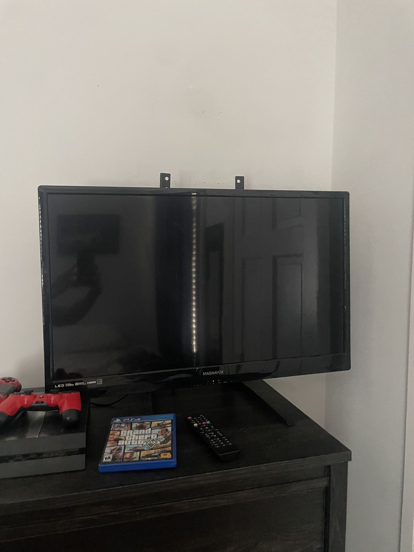 29’ Tv / Monitor With Stand
