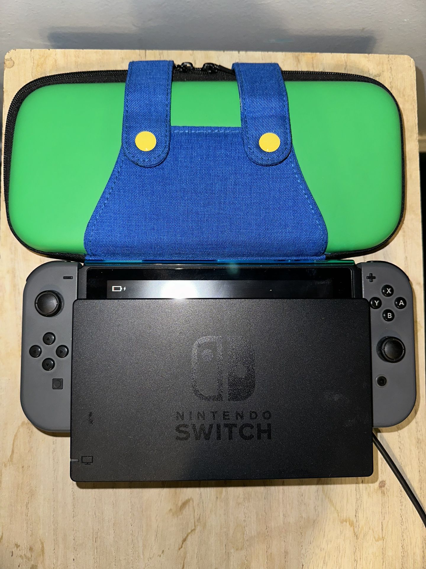 Nintendo Switch + Travel Case