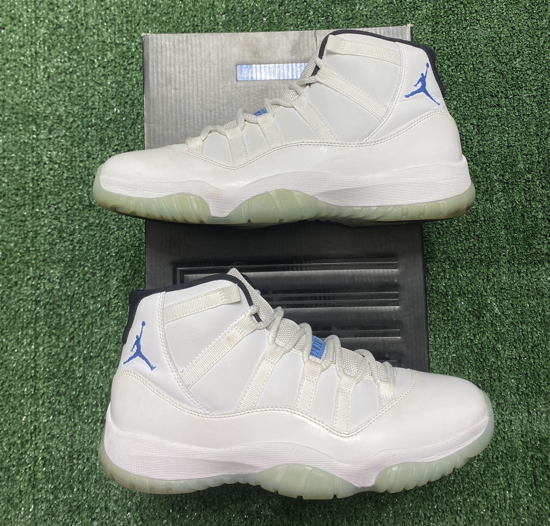 Jordan Legend Blue 11s size 9.5 USED But Clean