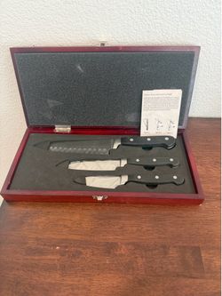 New unopened!! Box with 3 kitchen knives