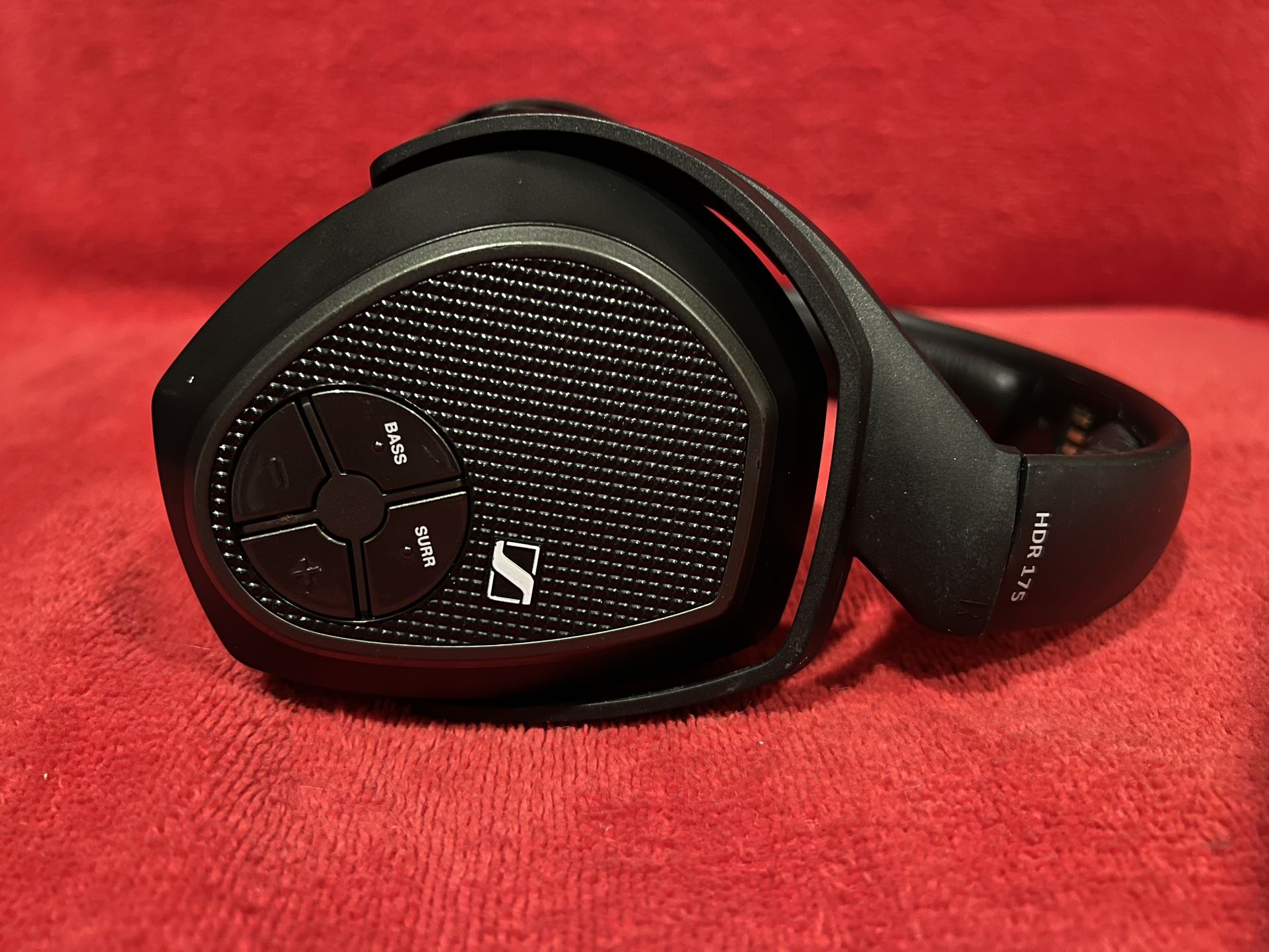 Sennheiser RS 175 RF Wireless Headphone System for TV Listening with Bass Boost and Surround Sound Modes