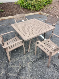 Tiopitone patio set