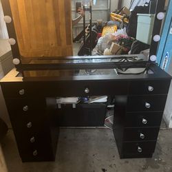 Black vanity semi-new varry good condition