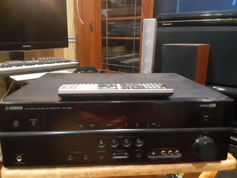 YAMAHA RX-V567 7.1 HOME THEATER RECEIVER WITH REMOTE CONTROL AND HDMI PORTS $200 FINAL PRICE