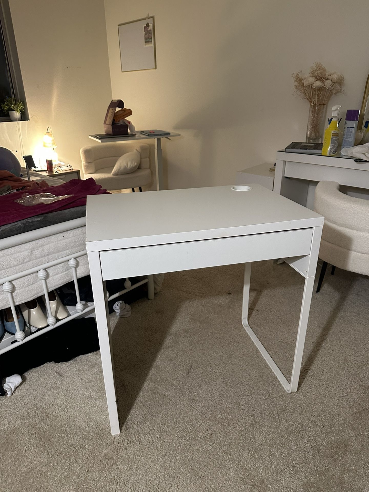 MICKE IKEA Desk