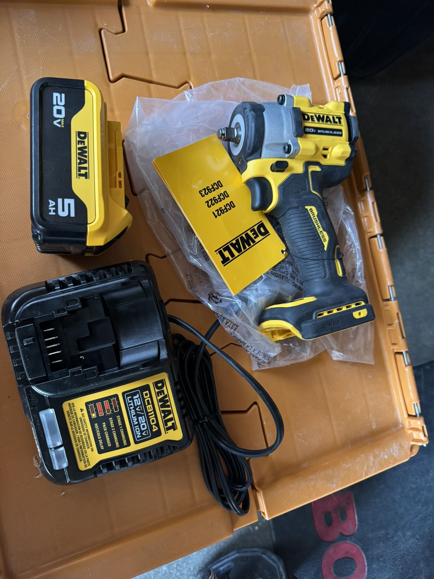 BRANDNEW 20V 3/8” IMPACT WRENCH KIT