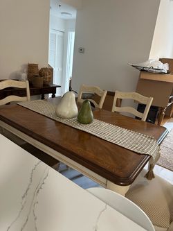 Solid Wood Dining Extendable Table + 4 chairs