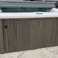 Used 2012 Sundance Peyton Spa Hot Tub 220v Cover,lifter,step