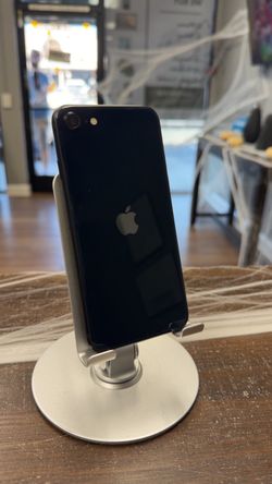iPhone SE 3 rd gen Cricket 64 gb