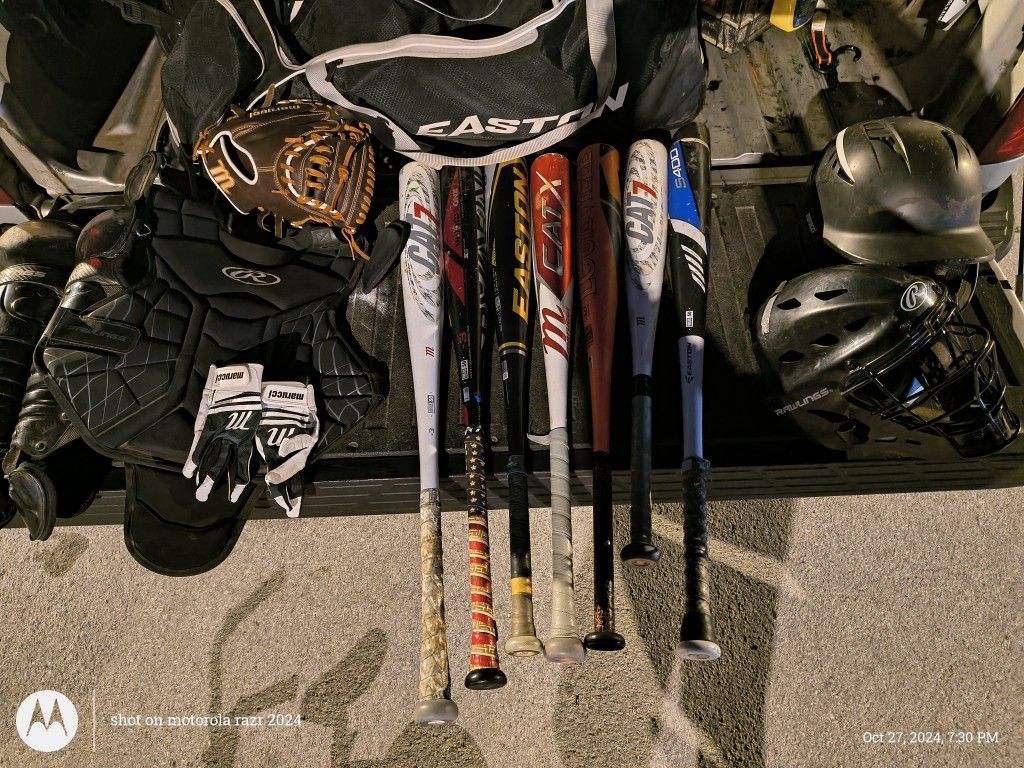 Catchers Mitt & Glove Both  Mariachi - 7( Bats All Top Of Line )Cat X-7,Easton, Louisville Atlas,entire Catching Gearr A 11-12 Yr Old . 