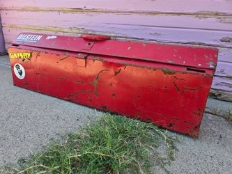 Vintage 30" Long Metal Tool Box