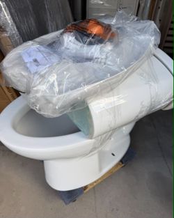 NEW GLACIER BAY TOILET COMPLETE ALL PIECES READY TO INSTALL