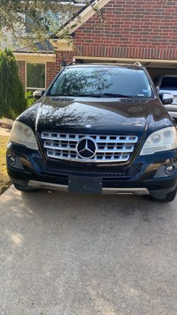 In hand , Mercedes ml(contact info removed) black