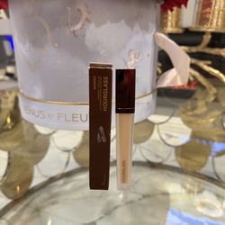 Hourglass Vanish™ Airbrush Concealer FIRM PRICE NO TRADES ! 💕