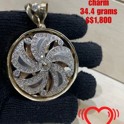 10k Spinning Charm With Stones 34.4 Grams 
