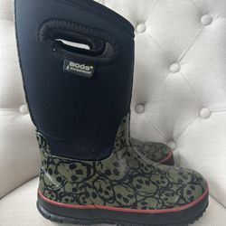 Bogs kids Winter Boots Size 3 Youth 