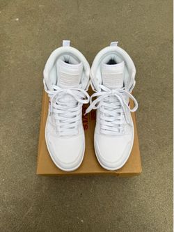 NEW Levi’s Women’s High Top Sneakers White Size 7