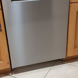 Dishwasher Whirlpool 