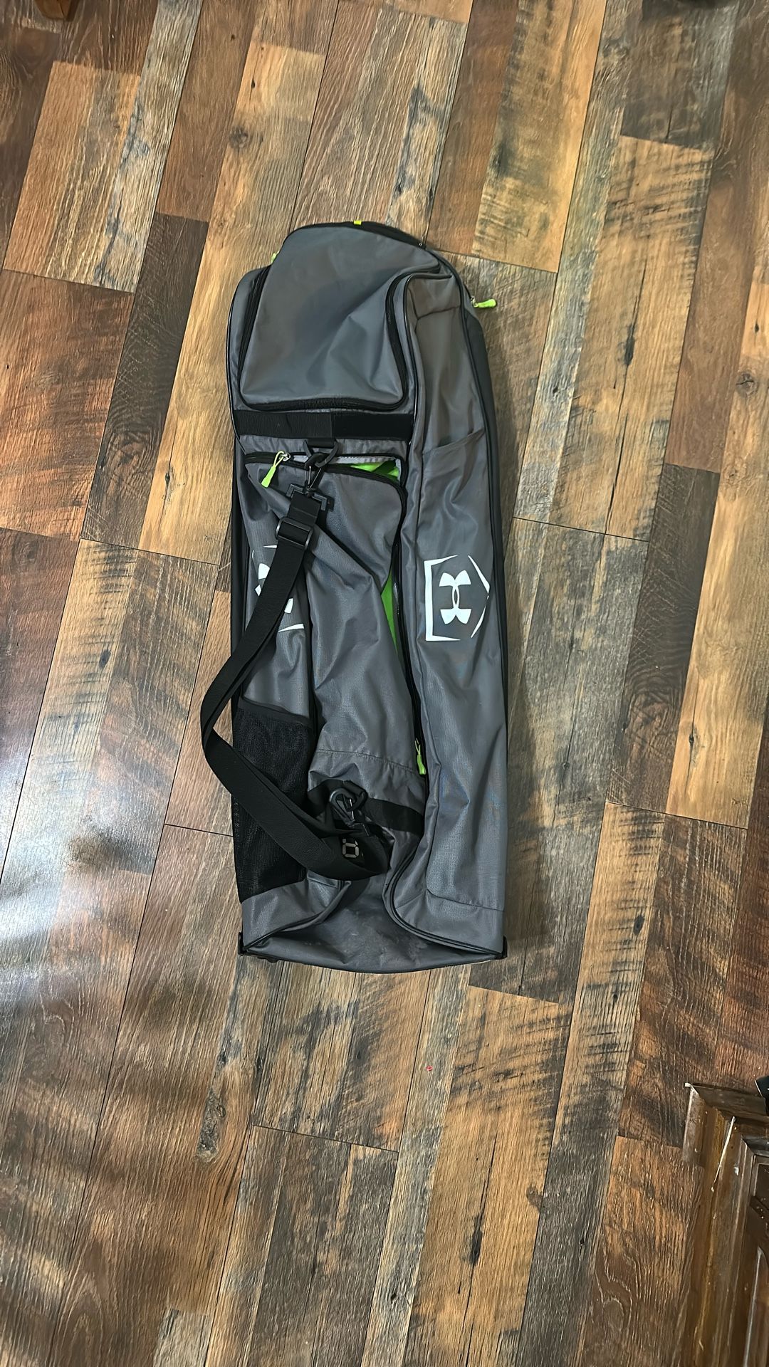 softball/baseball rolling bag