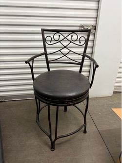 Swivel bar stool