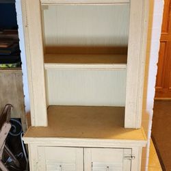 Small Vintage Curio Hutch/Cabinet