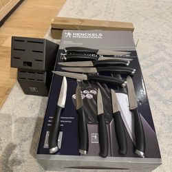Henckels Knives Set With Knife Block (10 Knives)