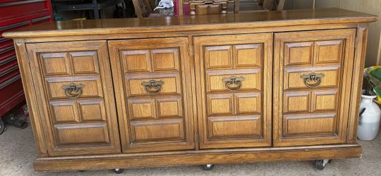 Dining Room Buffet/Sideboard, Table, 6 chairs