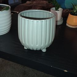 Plant Pot With Legs/Stand