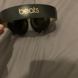 Wireless Noise Canceling Beats Studio 3 – Black/Gold – Excellent Condition